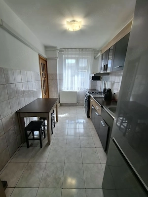 Zona str. Transilvaniei (Terenul de Atletism)   ap. 3 camere, 2 balcoane, etaj 3, decomandat - imagine 3