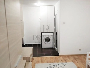LIPOVEI - 1 CAM - RENOVATA - BALCON - ZONA LINISTITA - imagine 2