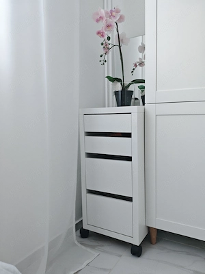 Comoda Ikea cu roți Micke