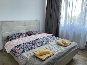 Inchiriez apartament cu 2 camere in zona centrala 