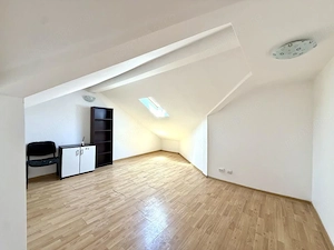 Apartament cu 1 camera, 32 mp utili + pod amenajat - Dambovita - imagine 3