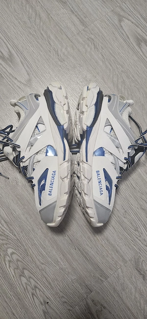 adidașii de barbati 
