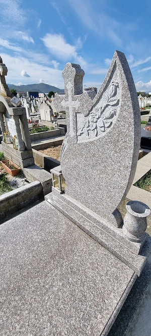 Vând monument funerar granit masiv + cedez concesiune loc de veci - imagine 4