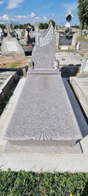 Vând monument funerar granit masiv + cedez concesiune loc de veci - imagine 5