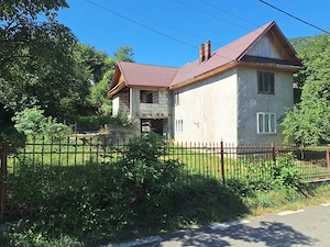 Casă in centrul civic Tulnici, Vrancea  P+1, 225 mp utili desfășurați | 559 mp teren  - imagine 2