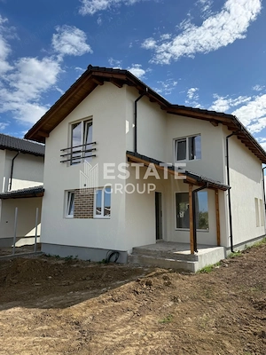 Duplex cu 4 camere despartit prin carport in Mosnita Noua!