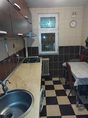 Vand apartament cu parcare chiar lângă scara blocului - imagine 3