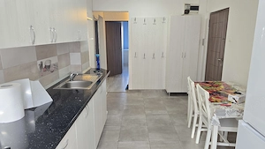 Inchiriez apartament 4 camere decomandat in Deva zona Liliacului, etaj 2, mobilat, utilat - imagine 2