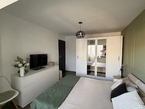 Apartament 3 camere  2 BĂI   82 MP   VEDERE PE 3 PĂRȚI - imagine 2
