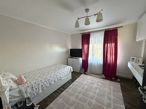 Apartament 3 camere  2 BĂI   82 MP   VEDERE PE 3 PĂRȚI - imagine 8