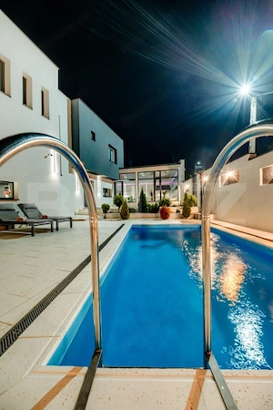 Vilă Exclusivistă 305 mp  Util | 2 Piscine, SPA/Jacuzzi | Targu Mures - imagine 8