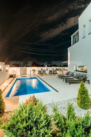 Vilă Exclusivistă 305 mp  Util | 2 Piscine, SPA/Jacuzzi | Targu Mures - imagine 13