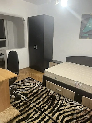 Proprietar inchiriez apartament decomandat cu 3 camere in V Aurie