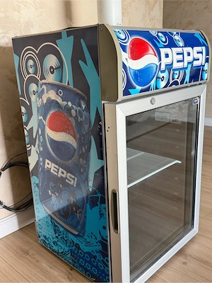 Vitrina bauturi Pepsi
