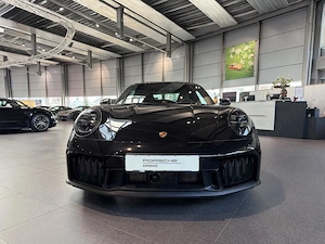 Porsche 911 Carrera 4 GTS
