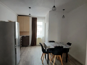 Proprietar închiriez apartament 3 camere zona Corina