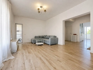Apartament spatios 3 camere, garaj si boxa, zona de case – Complex Studentesc - imagine 2