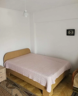  Apartament de închiriat cu 2 camere decomandat UMF   Contact: 0  7  9  3  6  7  8  6  0  9   ag