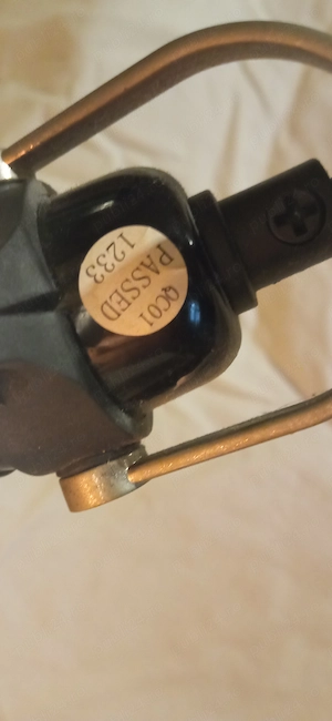 Vind lampa (veioza) birou cu brat reglabil.