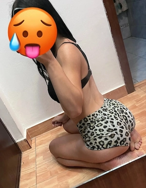 Escortă brunetă 