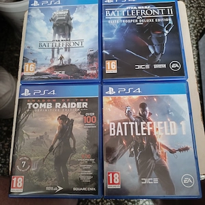 4 jocuri PS4 folosite o singura data.