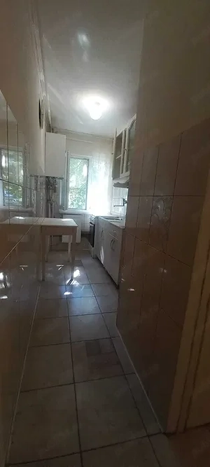 Gheorghe Lazar spre Dacia,apt 3 camere de vanzare,etjul 1 din 4 semidecomandat,cf.2,55 mp,92.000 eur