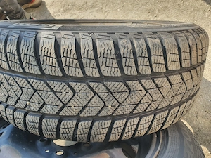 Set cauciucuri de iarna BMW . X1