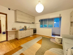 Apartament cu bucatarie mare, boxa si centrala proprie. - imagine 3