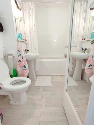 Vand apartament 2 camere. - imagine 4