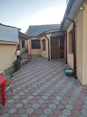 vand casa doua corpuri