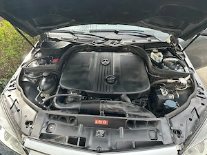 Vând Mercedes-Benz C180 Avantgarde 2010 - Manuală 6+1, ITP 2027, 2 Chei - imagine 2