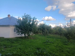 casa bătrânesca si teren 