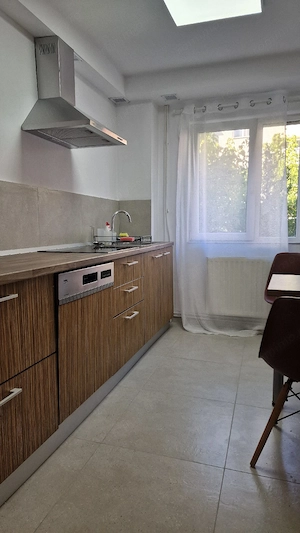 Apartament 3 camere, langa Spitalul Judetean, decomandat, et II  - imagine 2