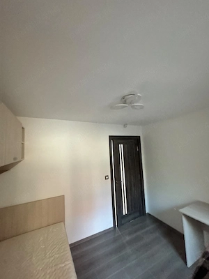 Casă de închiriat cu 3 camere, curte, garaj și foișor - imagine 7