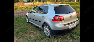 Vând Golf 5 1 6 benzină. 