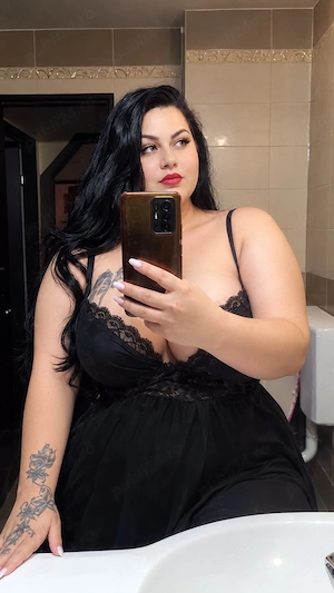 buna mă numesc adelina