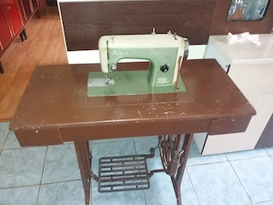Masina de cusut Ileana, fabricata in 1961 la Cugir