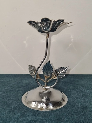 Sfeșnic vintage în formă de floare, metal finisaj argintiu, decor cu frunze, aprox. 19 cm
