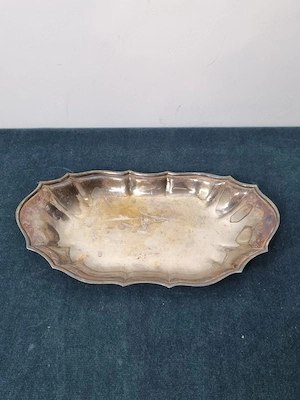 Tavă vintage argintată, formă ovală cu margine ondulată, aprox. 31 cm