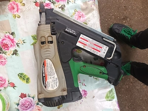 Pistol pentru batut cuie Hitachi