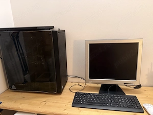 Vând Desktop format din unitate centrala+monitor+tastatura+mouse, configurat la comanda