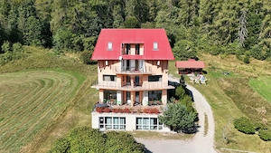 Pensiune în funcțiune | 10 camere | Teren 4.000 mp | Brădet – Săcele