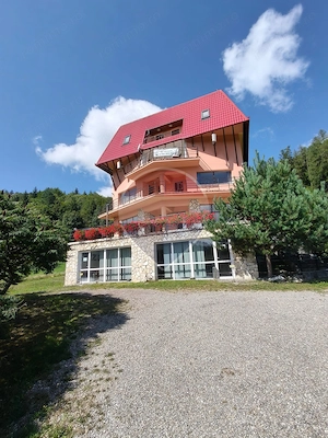 Pensiune în funcțiune | 10 camere | Teren 4.000 mp | Brădet – Săcele - imagine 2
