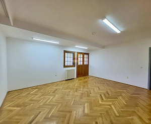 Cladire de 672 mp, gata sa devina clinica, scoala sau sediul afacerii - imagine 11