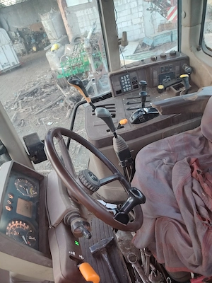 Vând tractor John Deere 6520 cu incarcator