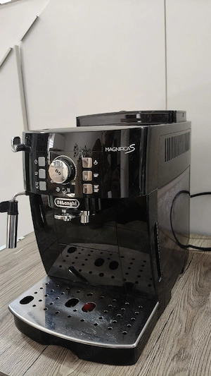 Vând Espressor DeLonghi Magnifica S