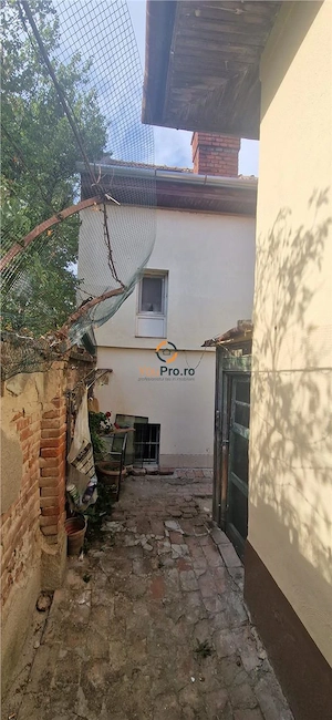 Casa individuala cu 2 apartamente individuale zona Balcescu - imagine 4