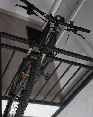 Bicicletă CUBE        