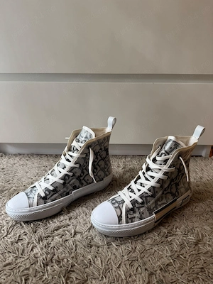Dior B23 High, Conversi, accept si schimb