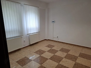 Proprietar inchiriez parter casa - imagine 7